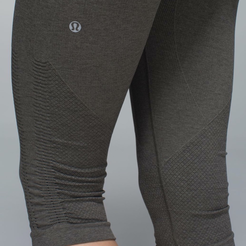 Lululemon In The Flow scrunch crop leggings
